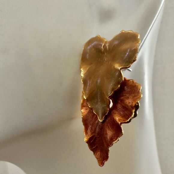 Vintage Gold & Copper-Tone Leaf Earrings – Lightweight Movable Statement Jewelry - Picture 2 of 7